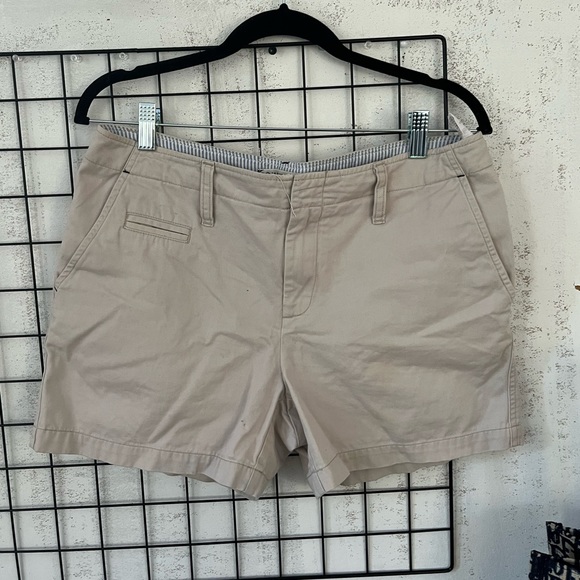 Tommy Hilfigure Beige Khaki Shorts - Picture 1 of 4